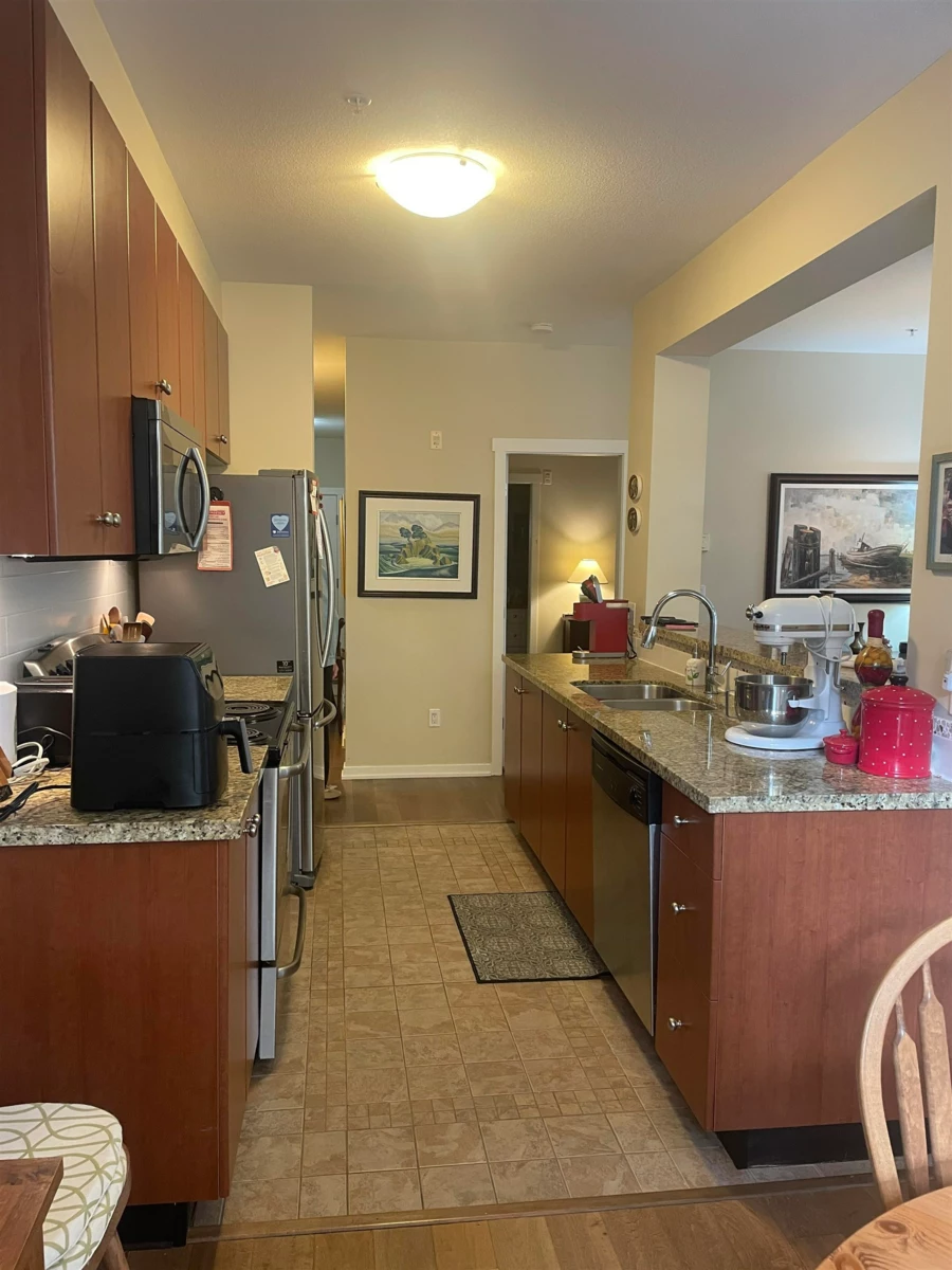 Kitchen Island Photo of 101 15299 17a Avenue, Surrey, BC