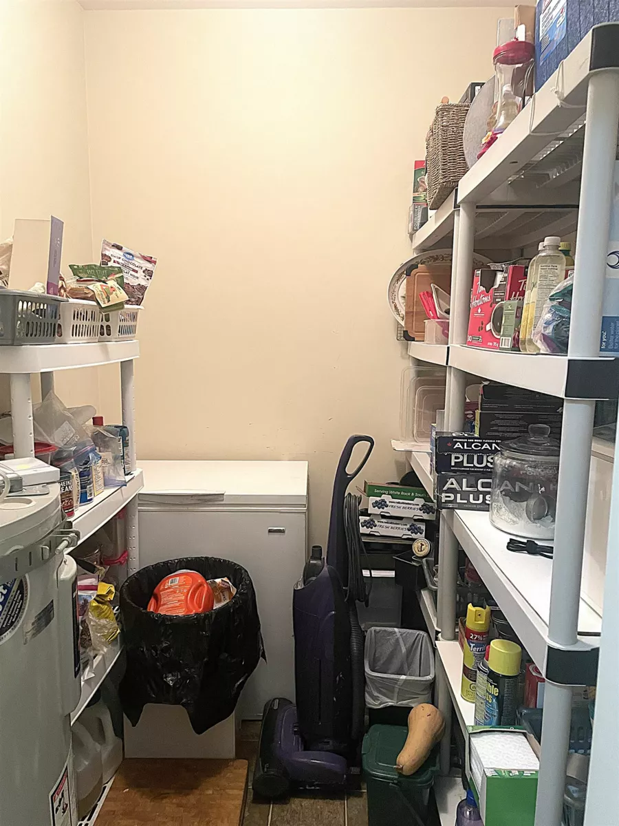 Laundry Room Photo of 101 15299 17a Avenue, Surrey, BC