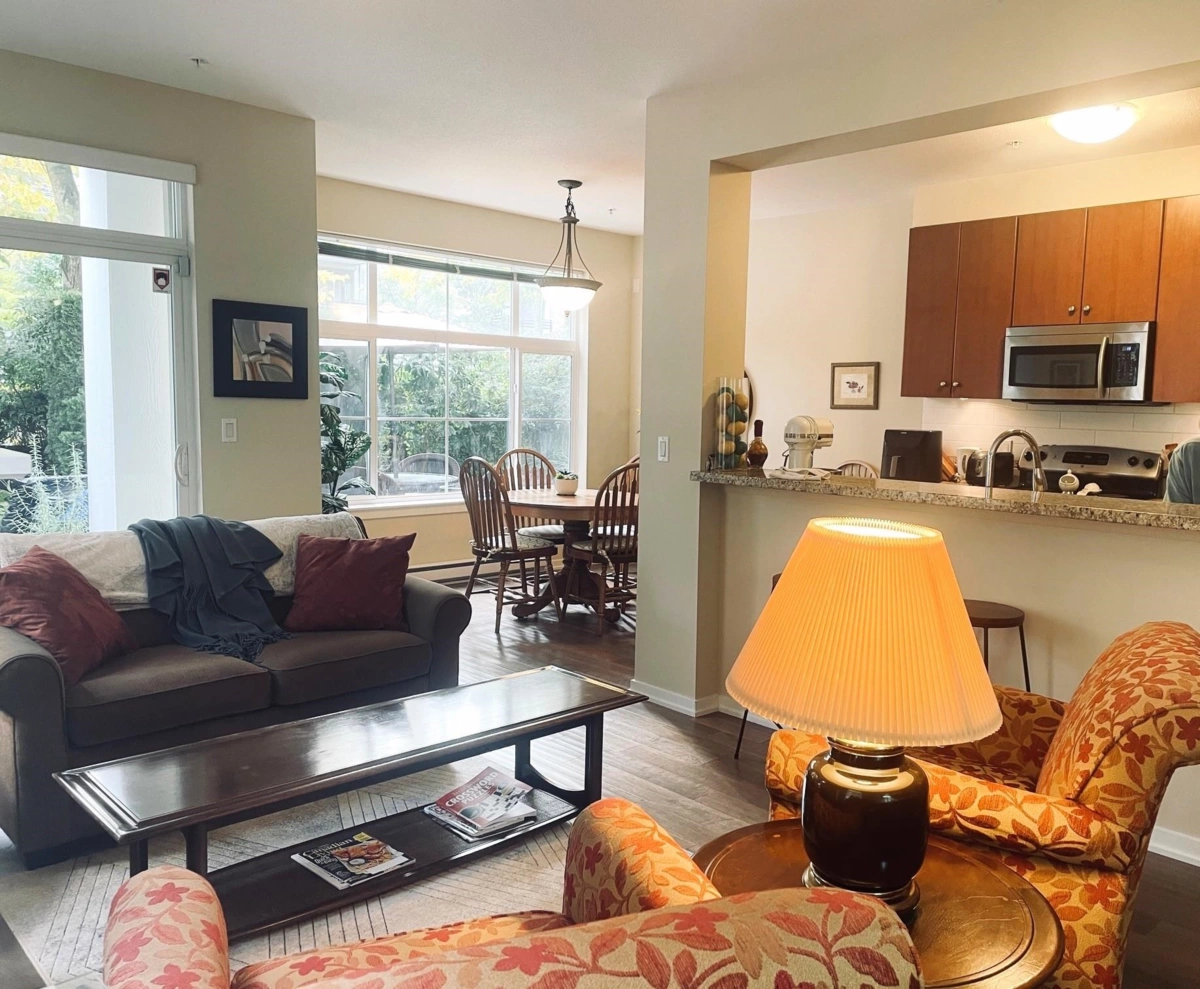 Walk-In Closet Photo of 101 15299 17a Avenue, Surrey, BC