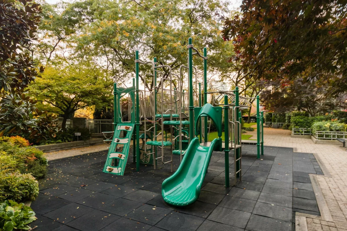Basement Recreation Room Photo of 2101 388 Drake Street, Vancouver, BC