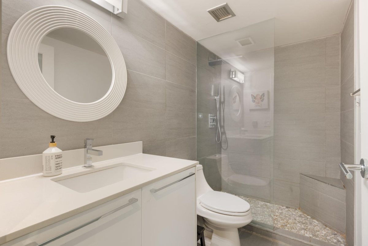 Guest Bathroom Photo of 2101 388 Drake Street, Vancouver, BC