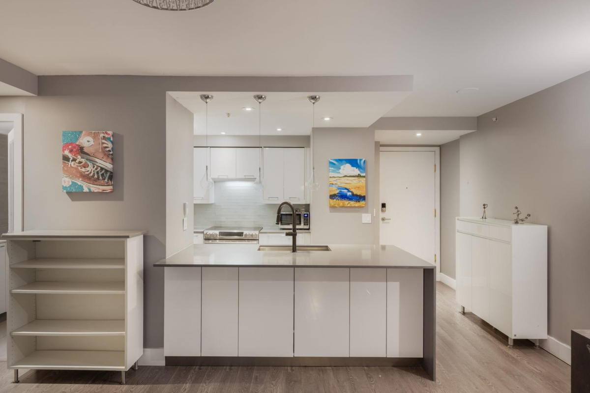 Kitchen Island Photo of 2101 388 Drake Street, Vancouver, BC