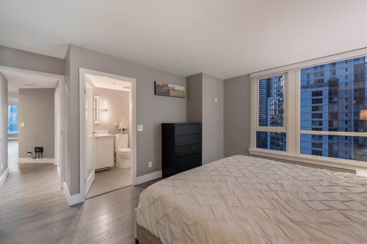 Primary Bathroom Photo of 2101 388 Drake Street, Vancouver, BC