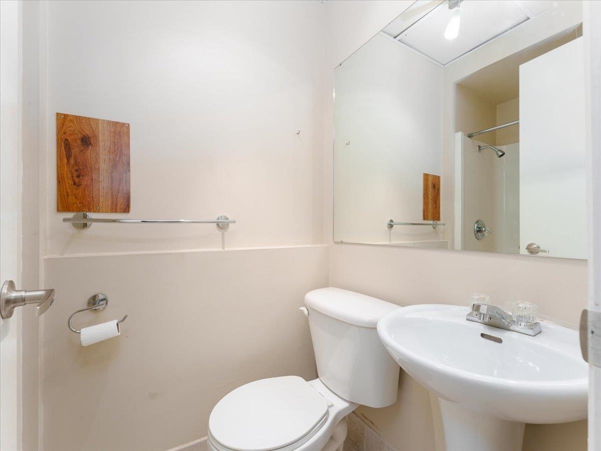 Entry Foyer Photo of 1228 Adderley Street, North Vancouver, BC