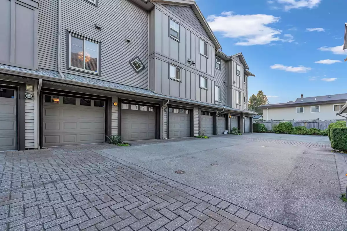 Entry Foyer Photo of 8 3139 Smith Avenue, Burnaby, BC