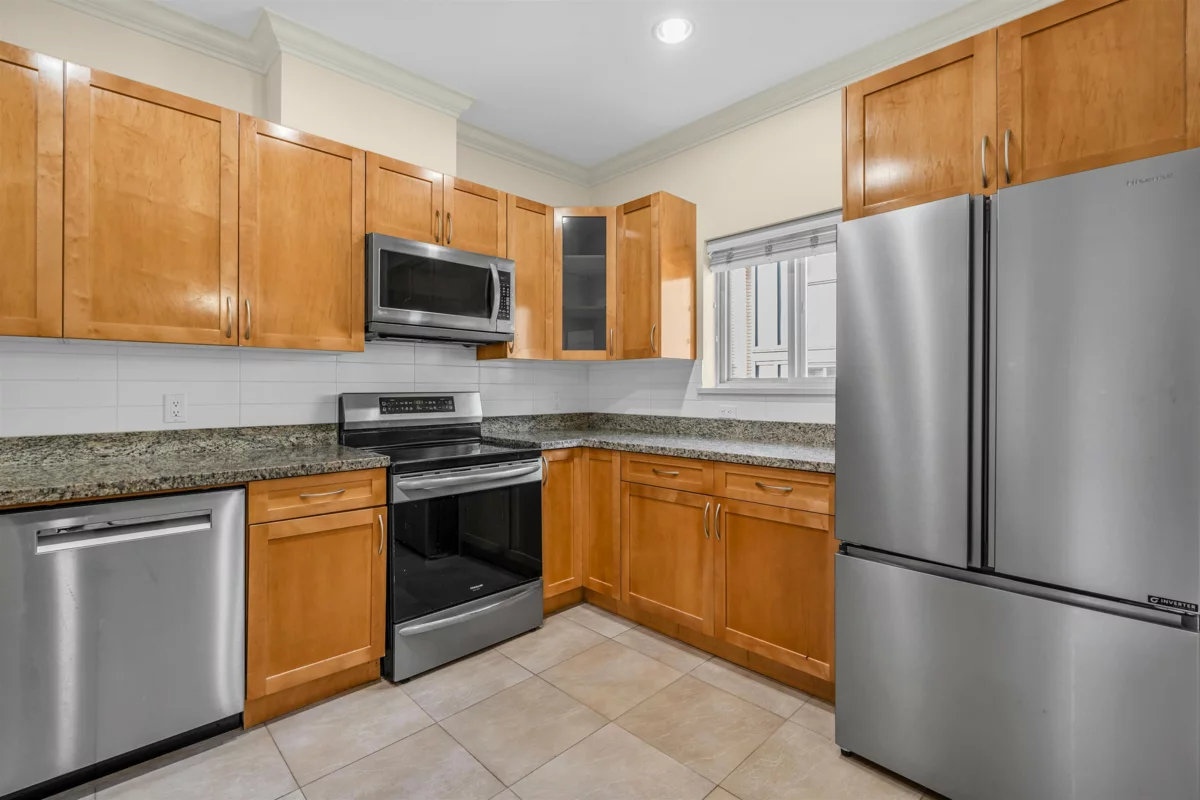 Primary Bathroom Photo of 8 3139 Smith Avenue, Burnaby, BC