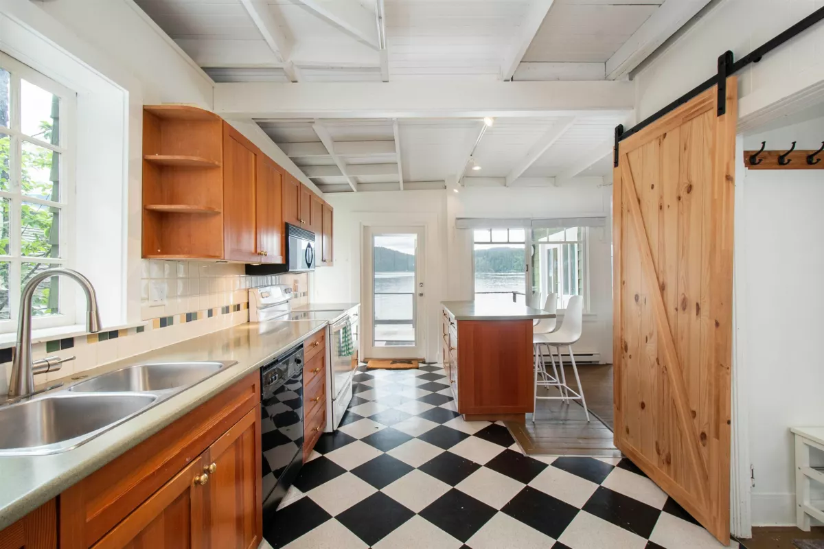 Kitchen Island Photo of 5293 Indian River Drive, North Vancouver, BC