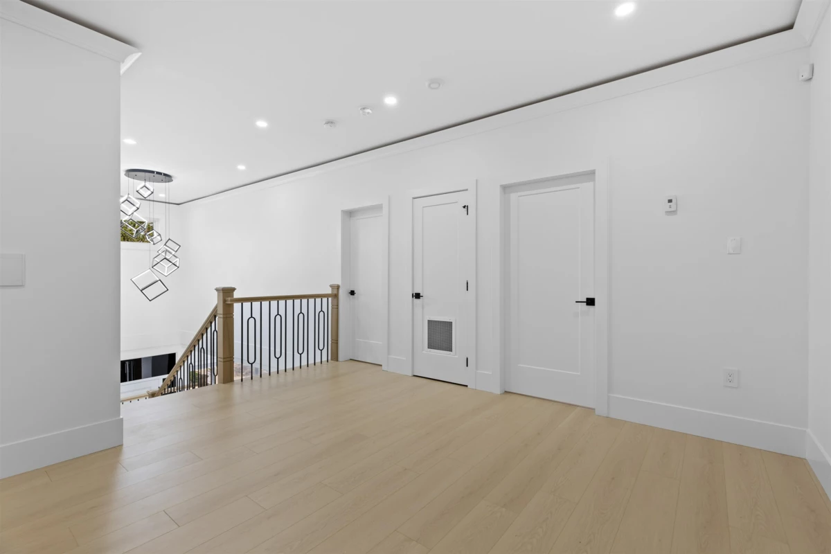 Powder Room Photo of 15584 89b Avenue, Surrey, BC