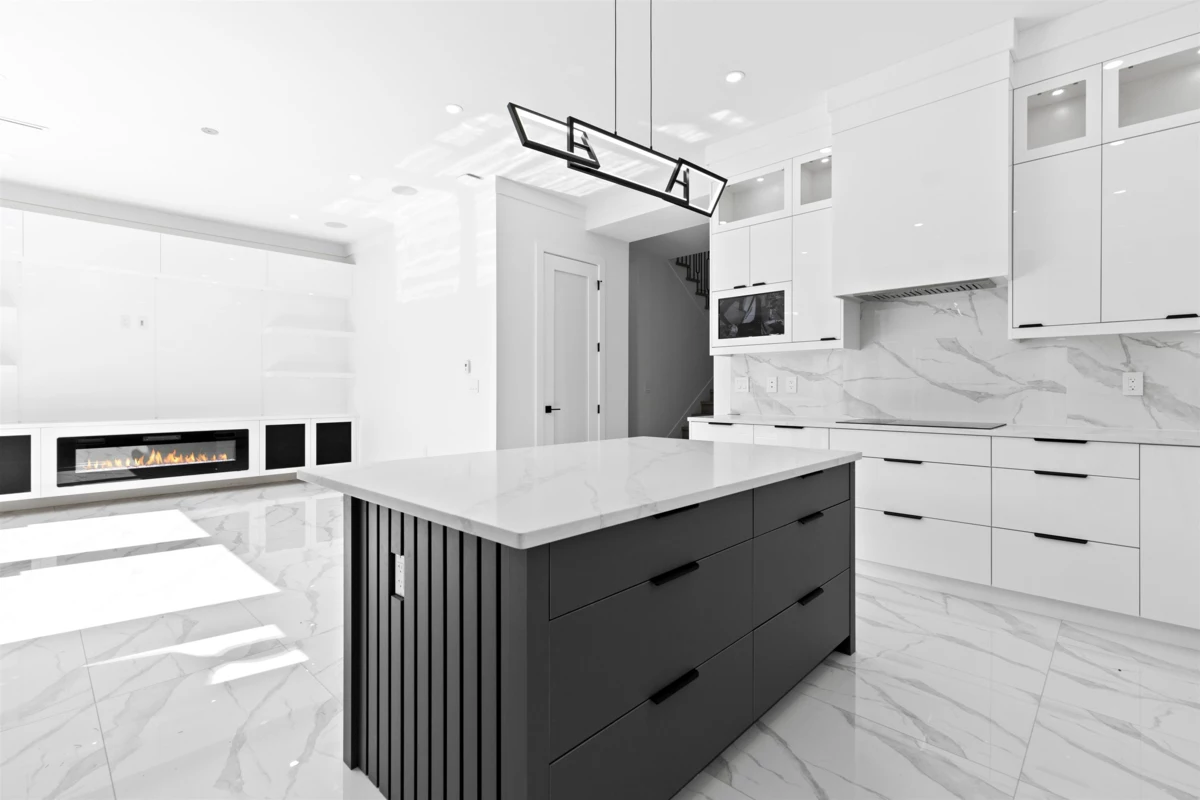 Primary Bathroom Photo of 15584 89b Avenue, Surrey, BC