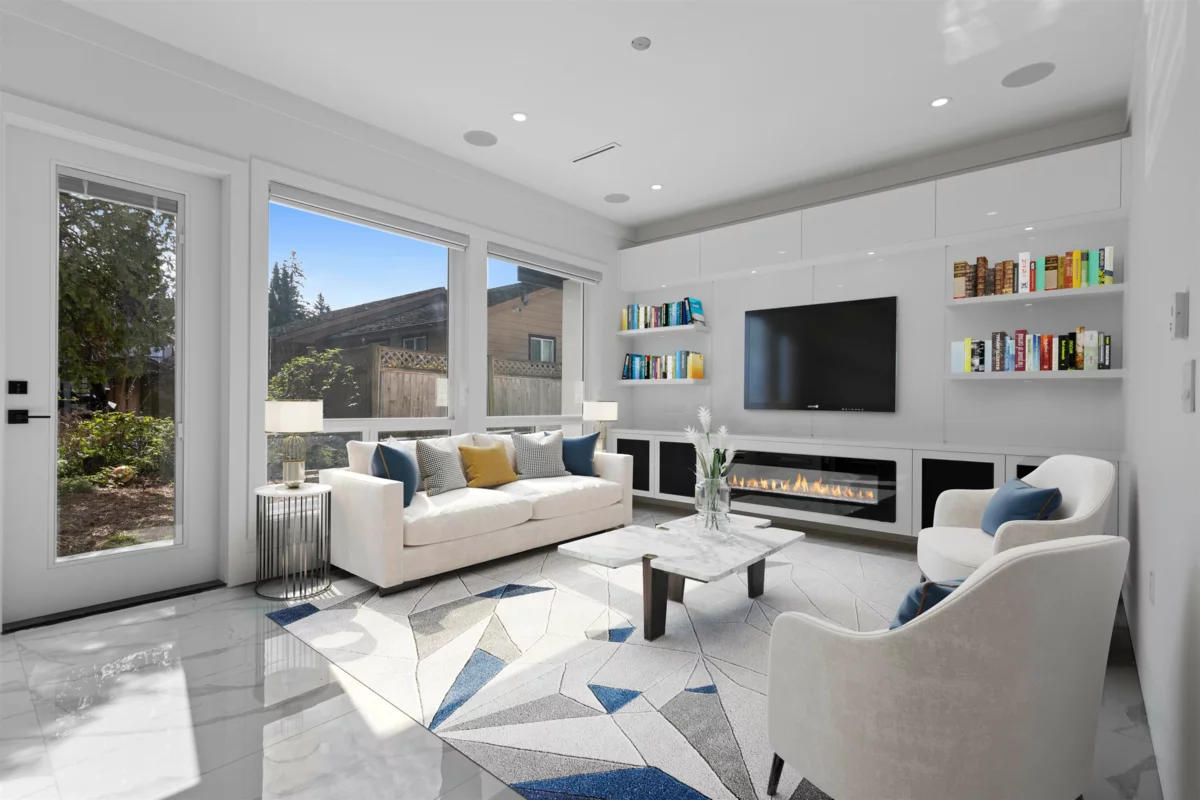 Walk-In Closet Photo of 15584 89b Avenue, Surrey, BC