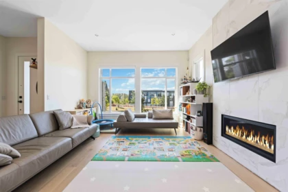 Family Room Photo of 16591 20 Avenue, Surrey, BC