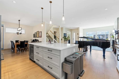 Kitchen Island Photo of 16591 20 Avenue, Surrey, BC