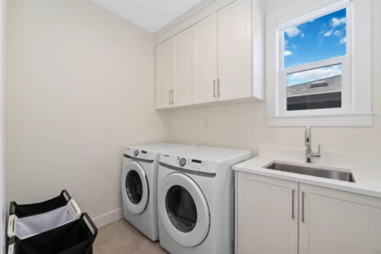 Mudroom Photo of 16591 20 Avenue, Surrey, BC