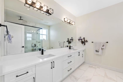 Powder Room Photo of 16591 20 Avenue, Surrey, BC