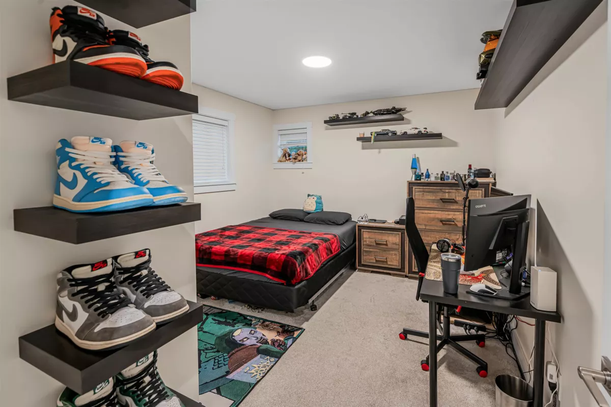 Basement Recreation Room Photo of 17188 1 Avenue, Surrey, BC