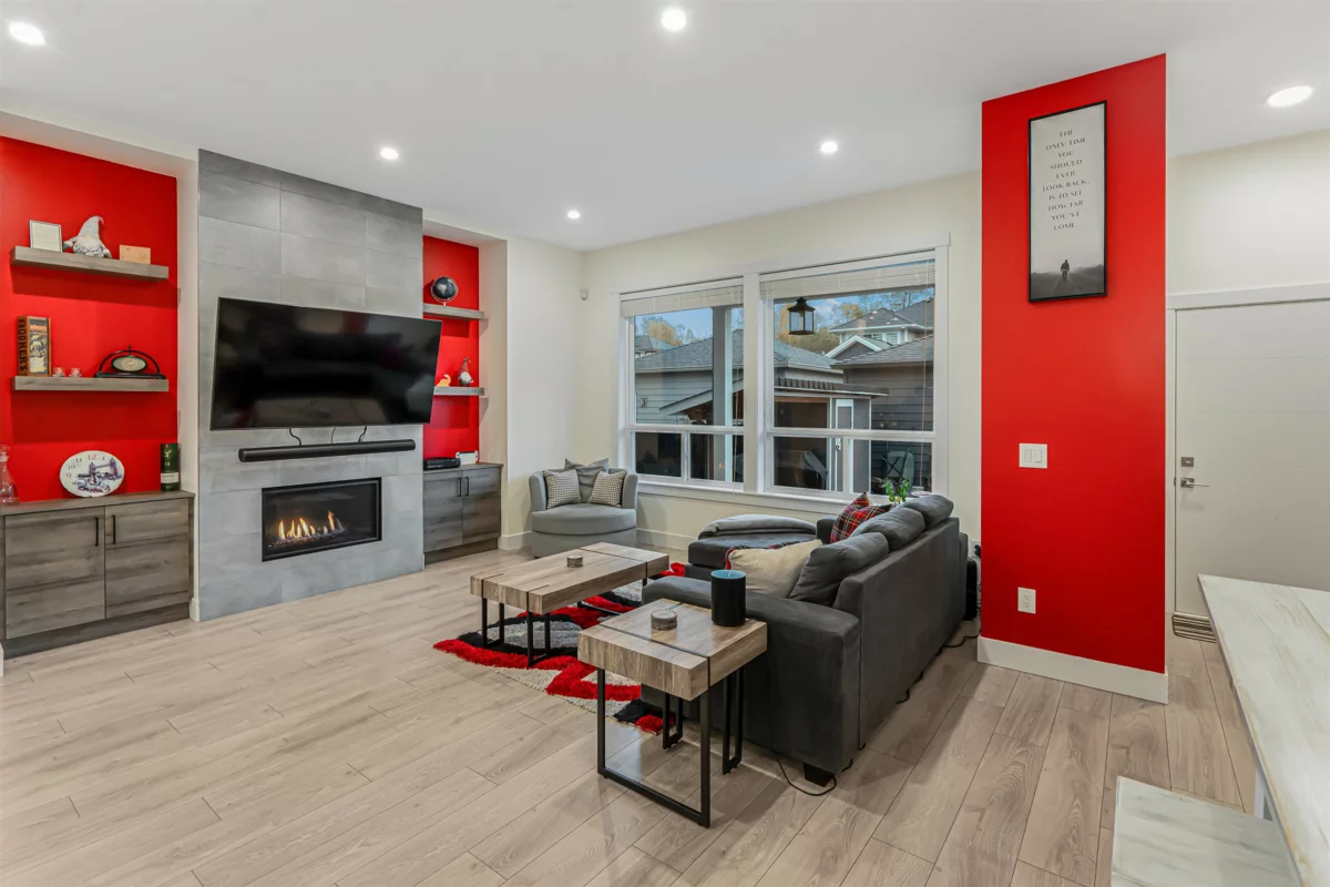 Breakfast Nook Photo of 17188 1 Avenue, Surrey, BC