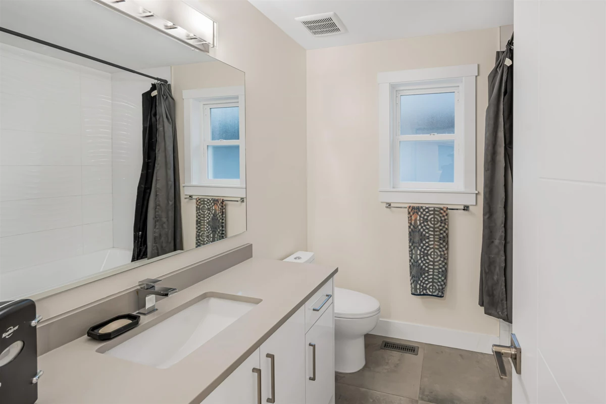 Entry Foyer Photo of 17188 1 Avenue, Surrey, BC