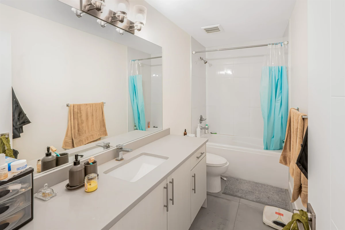 Front Yard Photo of 17188 1 Avenue, Surrey, BC