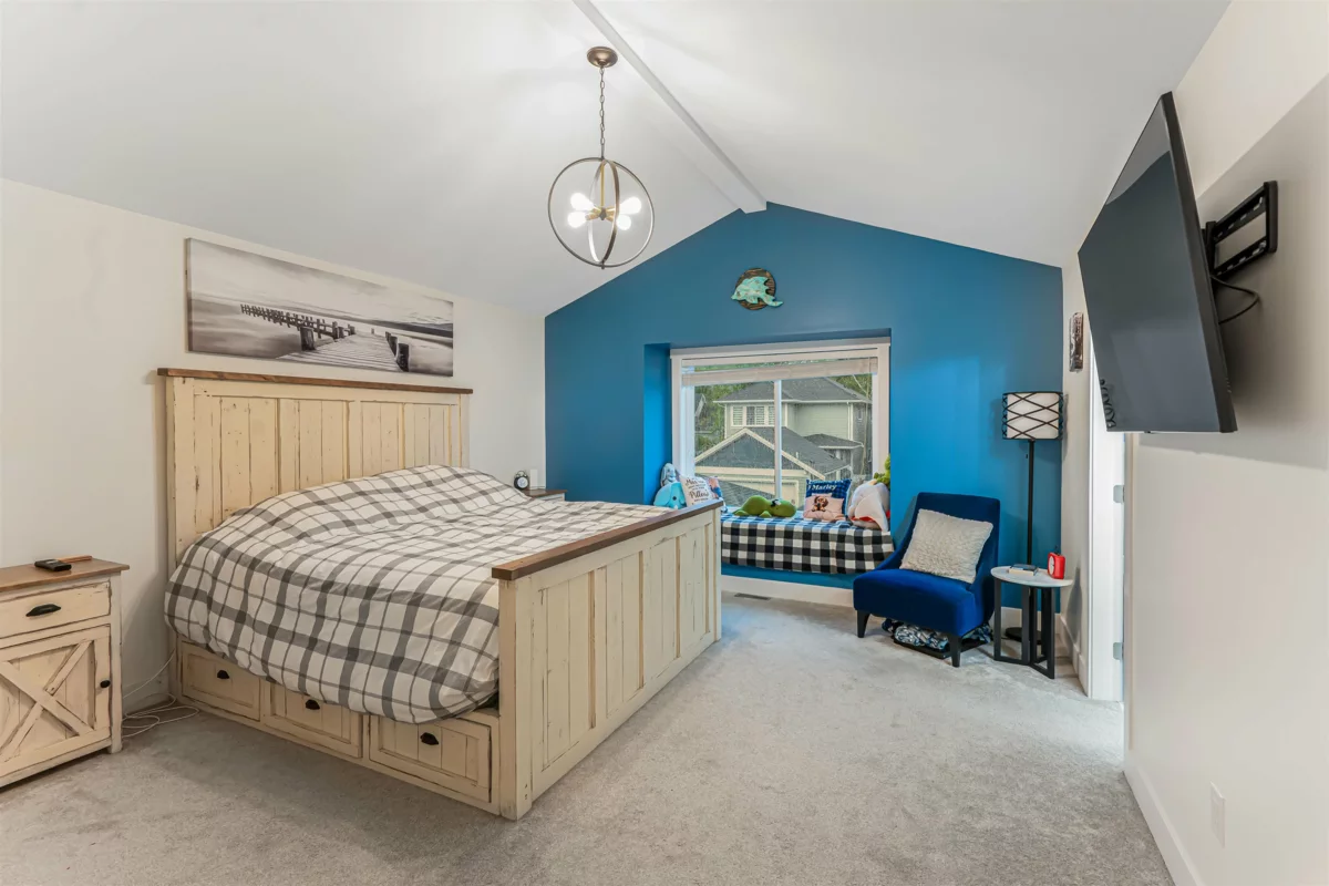 Guest Bathroom Photo of 17188 1 Avenue, Surrey, BC