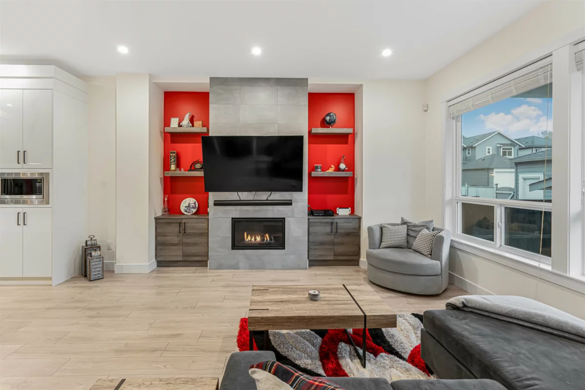 Kitchen Island Photo of 17188 1 Avenue, Surrey, BC