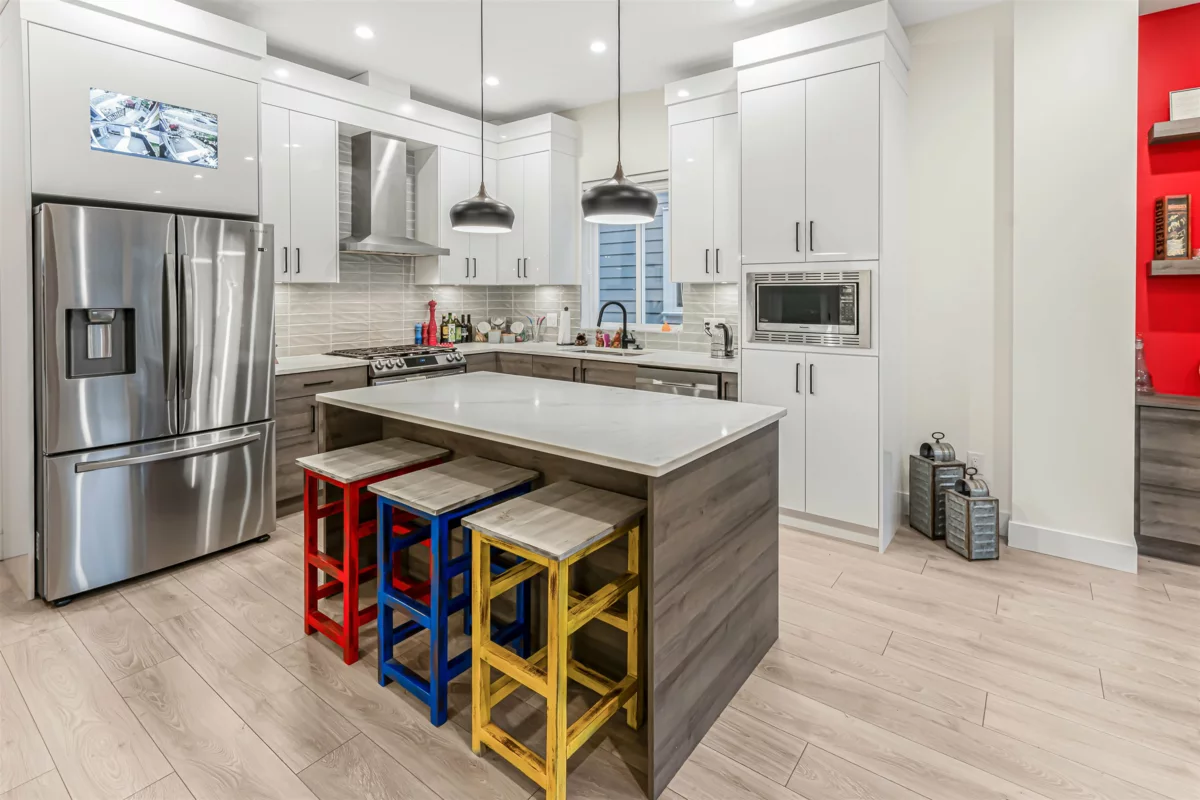 Living Room Photo of 17188 1 Avenue, Surrey, BC