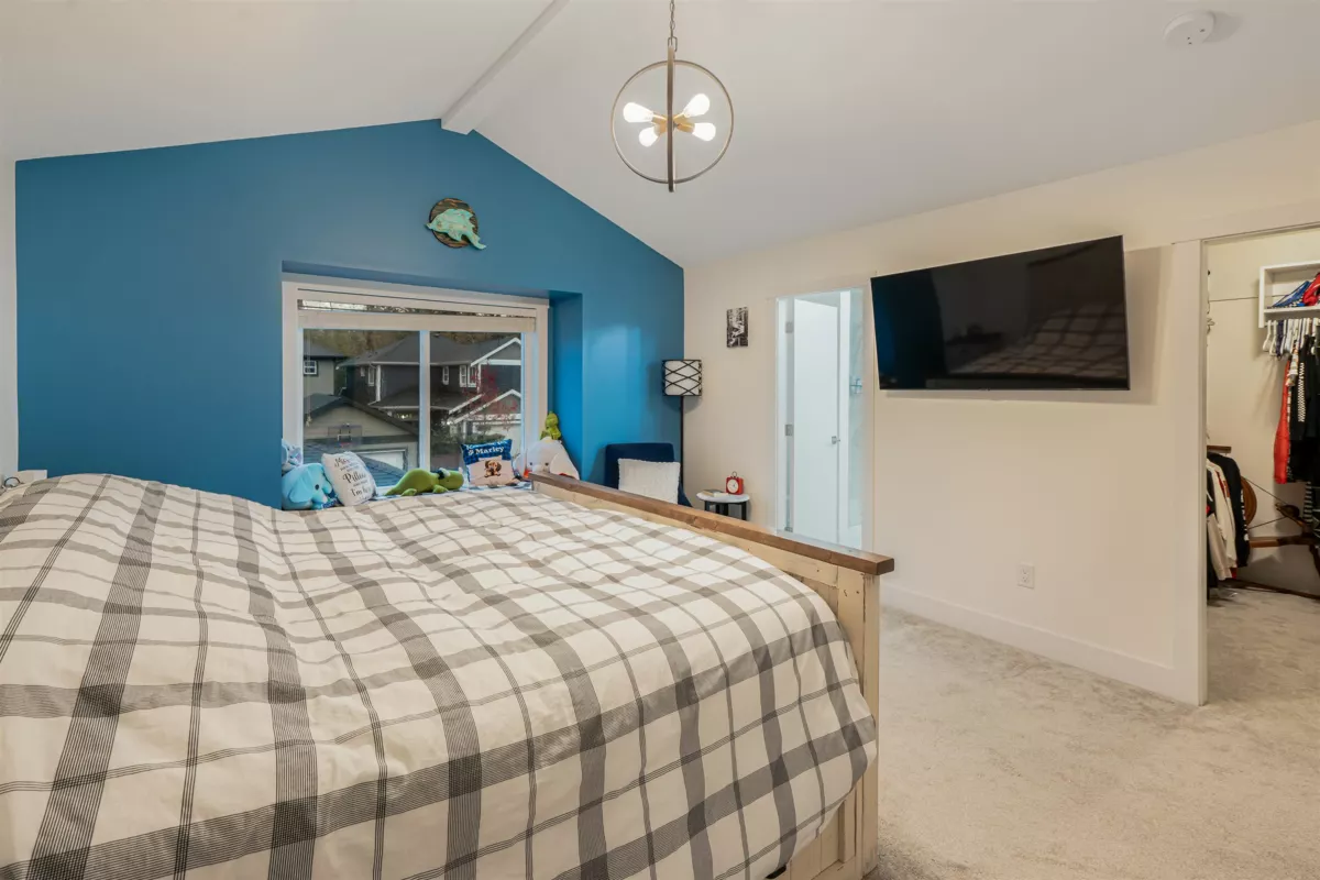 Powder Room Photo of 17188 1 Avenue, Surrey, BC