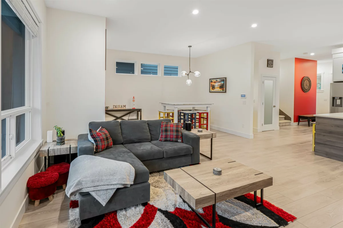 Primary Bathroom Photo of 17188 1 Avenue, Surrey, BC