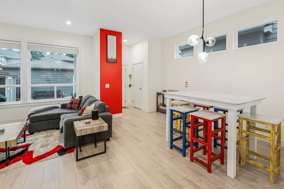 Walk-In Closet Photo of 17188 1 Avenue, Surrey, BC