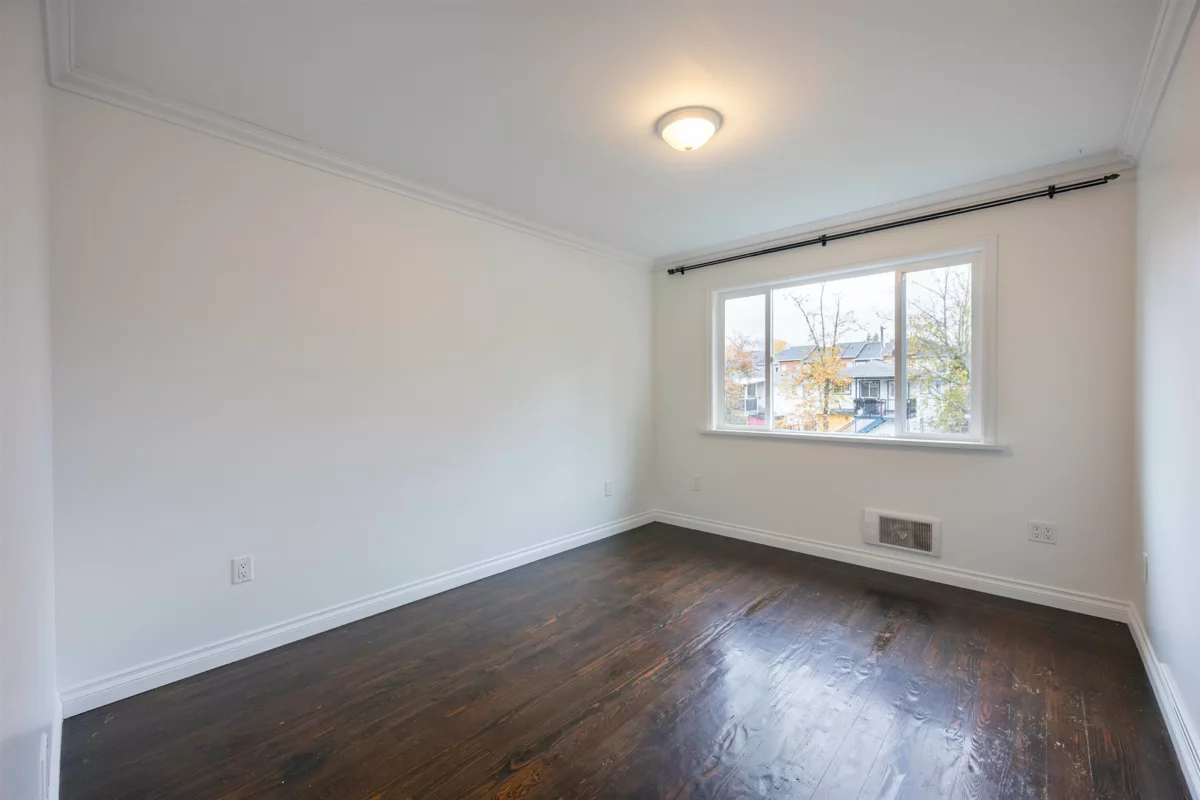Entry Foyer Photo of 1927 Coquitlam Avenue, Port Coquitlam, BC