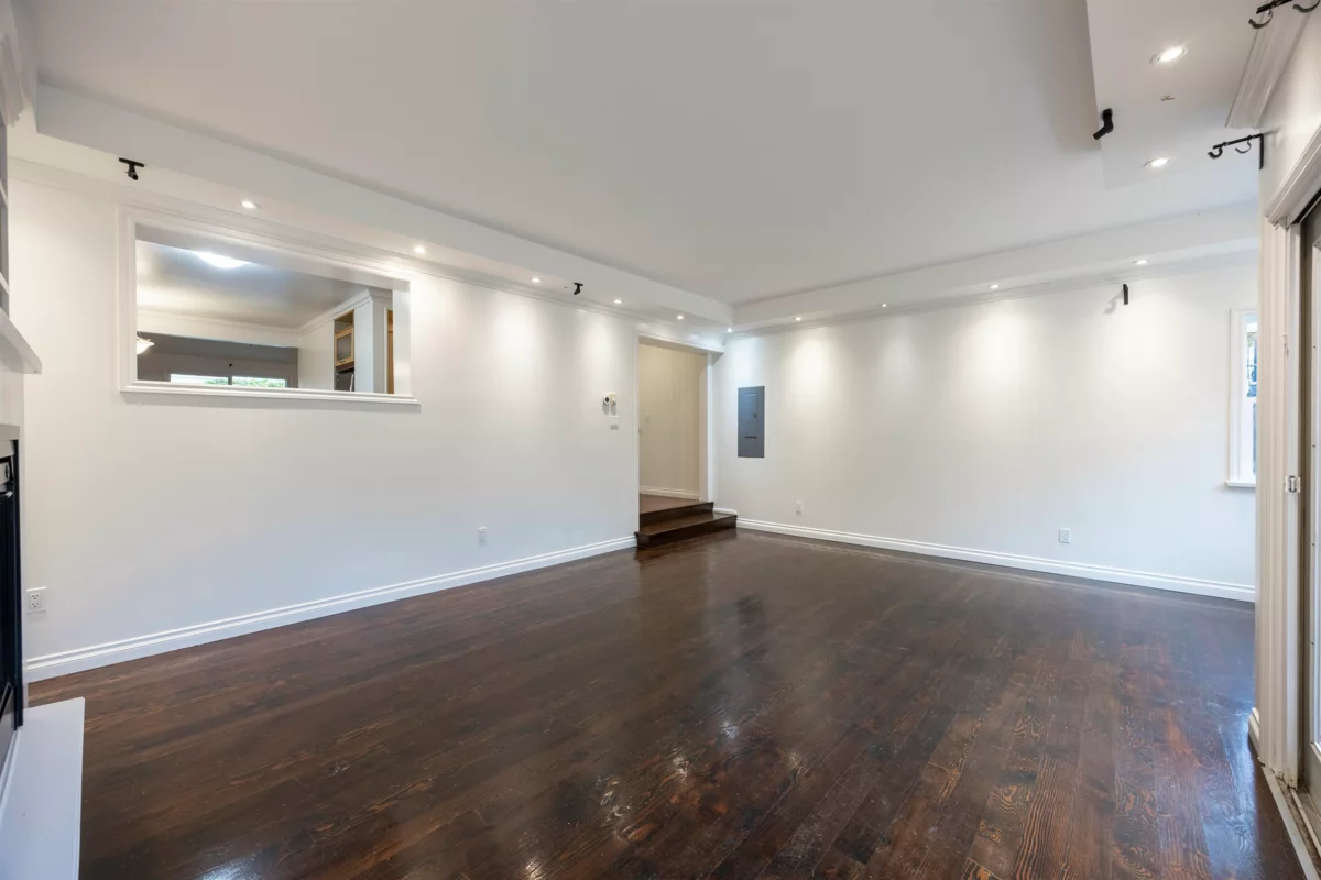Kitchen Island Photo of 1927 Coquitlam Avenue, Port Coquitlam, BC