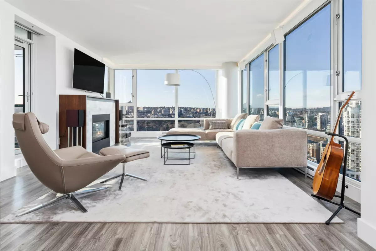 Kitchen Island Photo of 3307 1033 Marinaside Crescent, Vancouver, BC