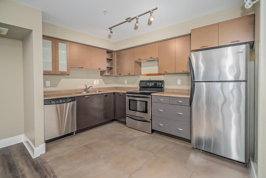 Garage Interior Photo of 301 2233 Mckenzie Road, Abbotsford, BC