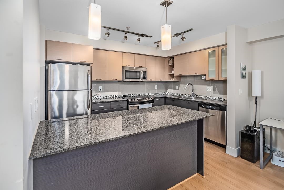 Primary Bathroom Photo of 301 2233 Mckenzie Road, Abbotsford, BC