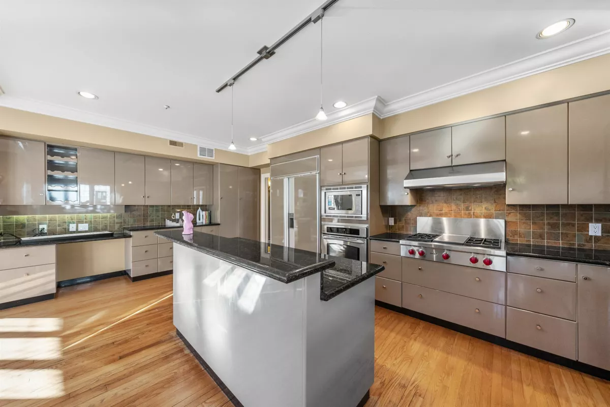 Breakfast Nook Photo of 1426 W 48th Avenue, Vancouver, BC