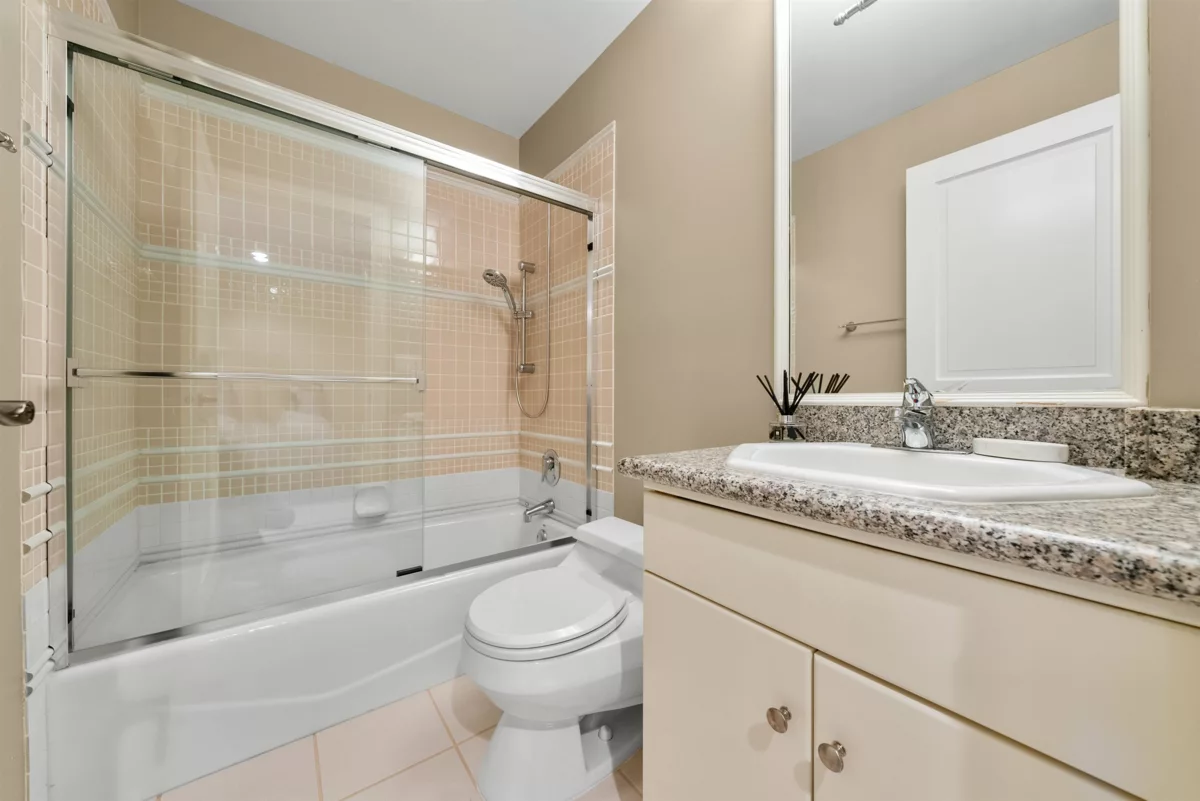 Hallway Photo of 1426 W 48th Avenue, Vancouver, BC