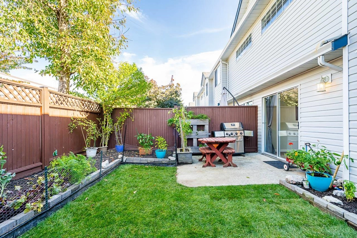 Entry Foyer Photo of 9 20625 118 Avenue, Maple Ridge, BC