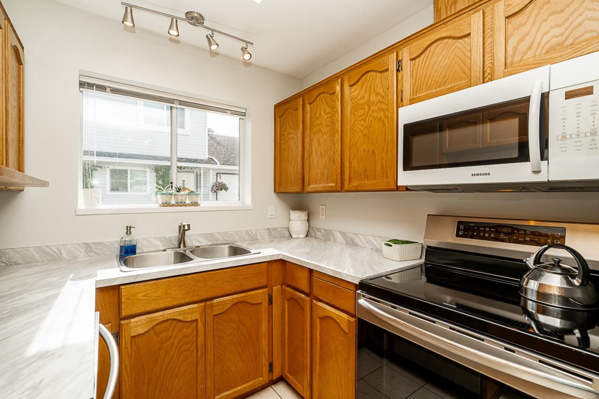 Family Room Photo of 9 20625 118 Avenue, Maple Ridge, BC