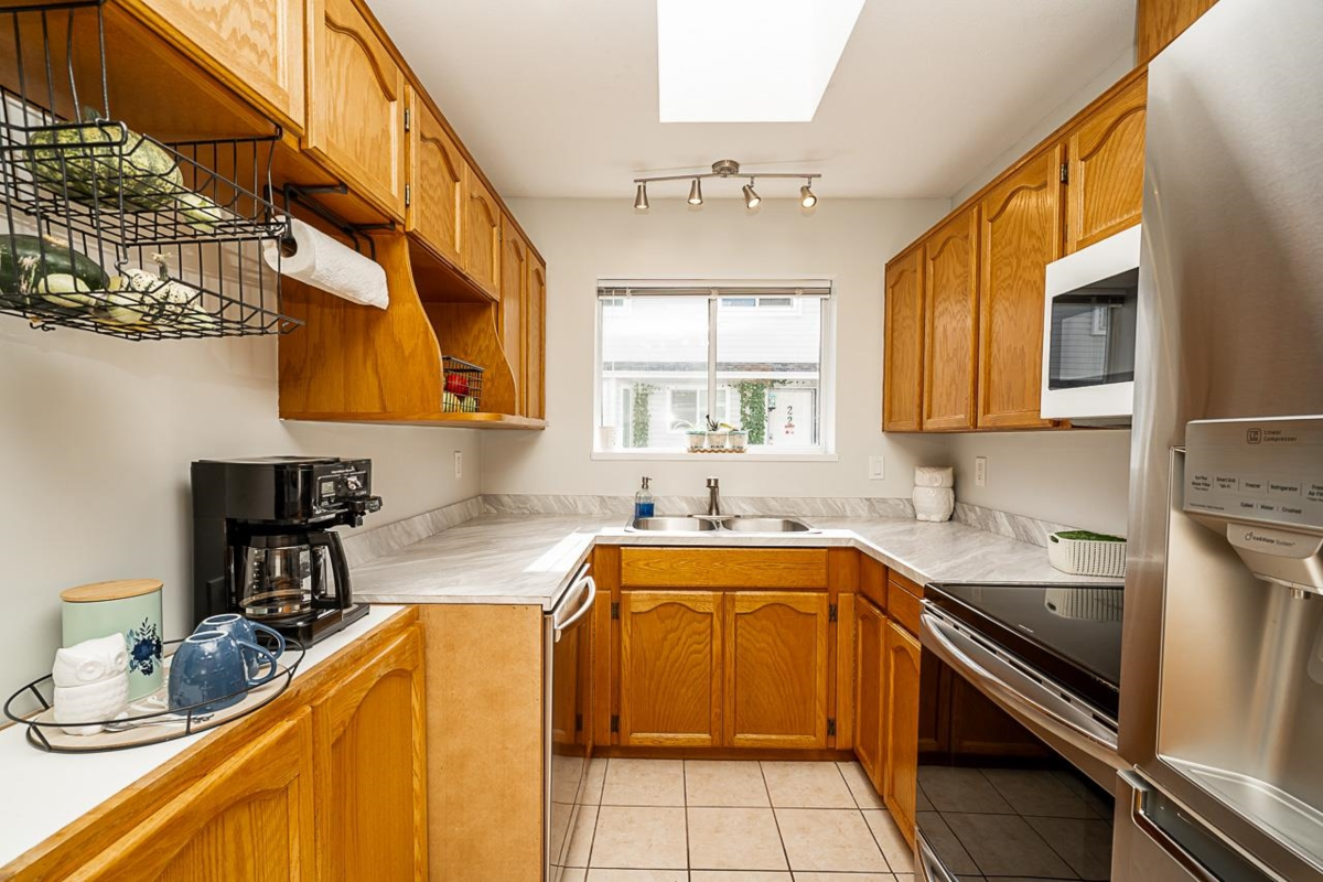 Living Room Photo of 9 20625 118 Avenue, Maple Ridge, BC