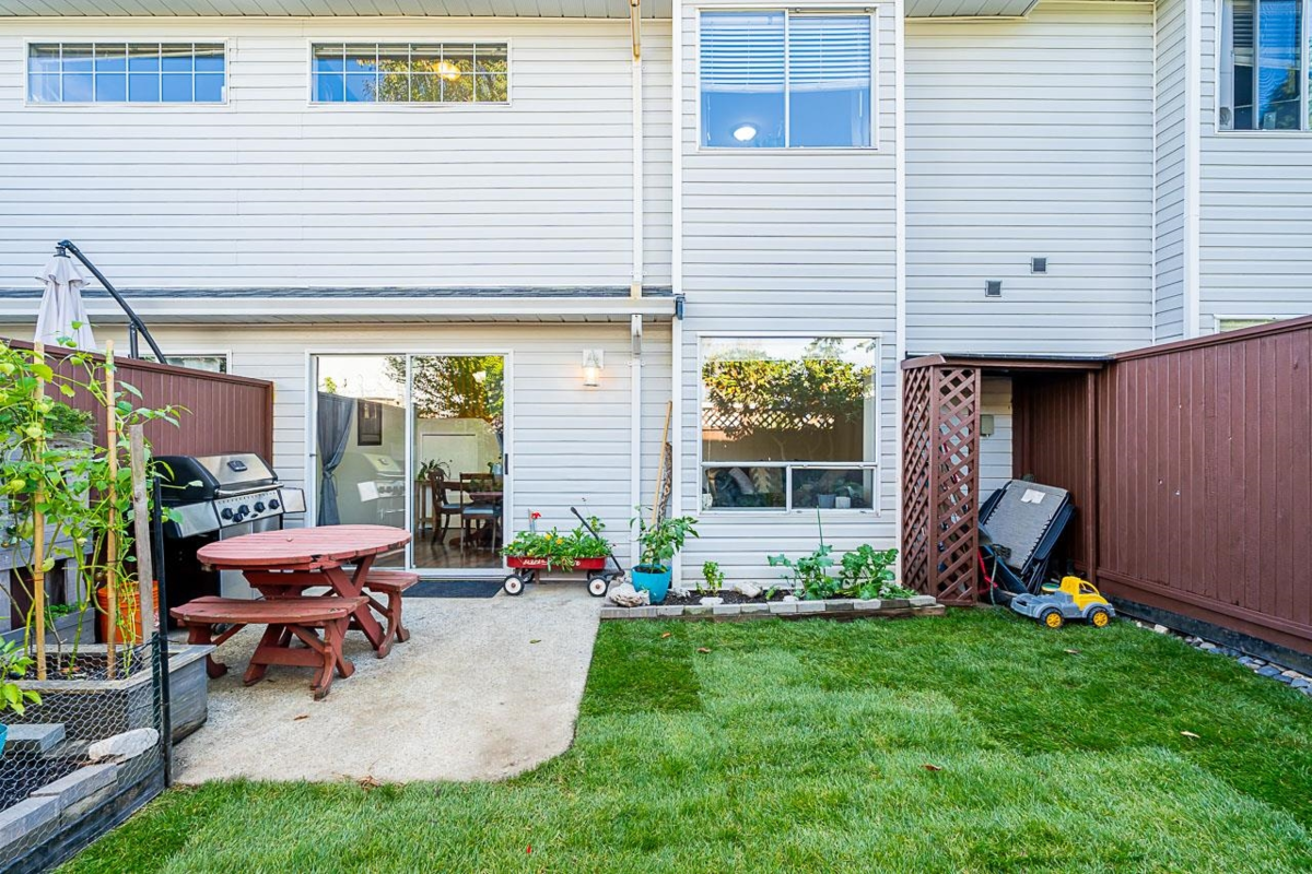 Mudroom Photo of 9 20625 118 Avenue, Maple Ridge, BC
