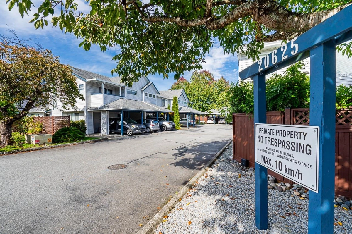 Outdoor Deck Photo of 9 20625 118 Avenue, Maple Ridge, BC