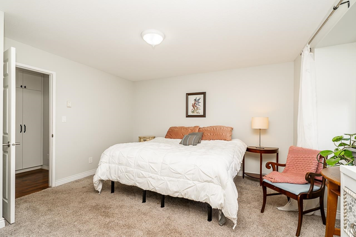 Walk-In Closet Photo of 9 20625 118 Avenue, Maple Ridge, BC