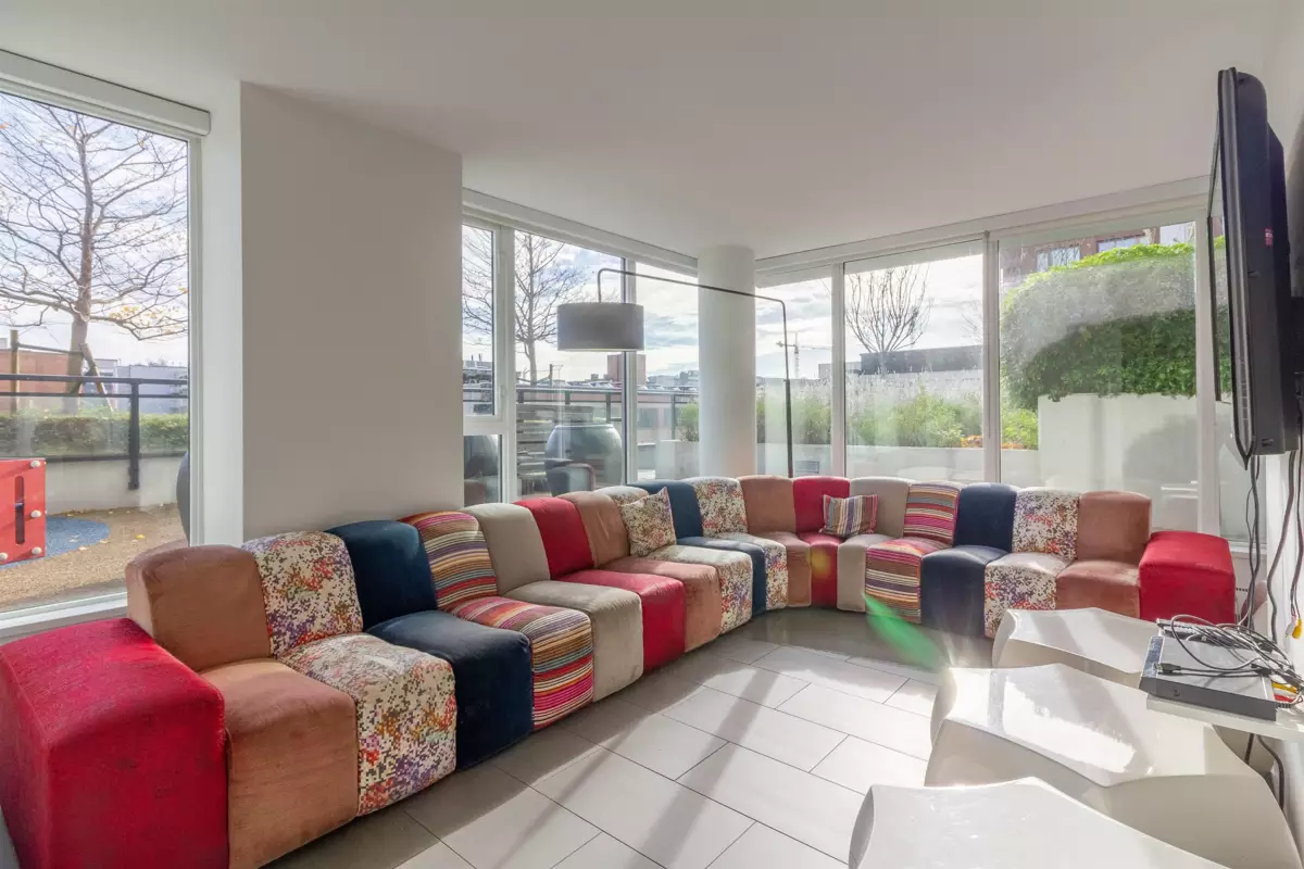 Front Yard Photo of 1810 188 Keefer Street, Vancouver, BC