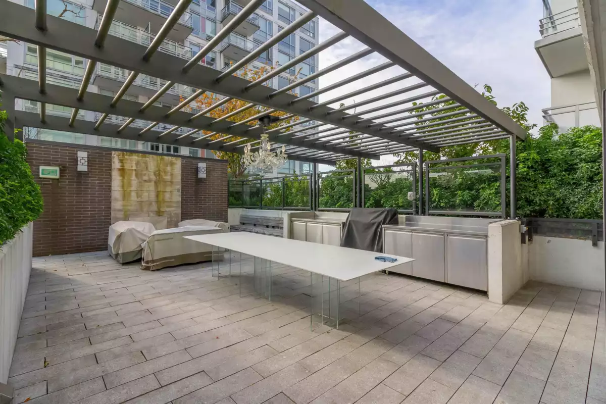 Garden / Landscaping Photo of 1810 188 Keefer Street, Vancouver, BC