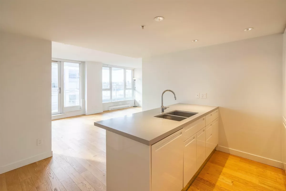 Kitchen Island Photo of 1810 188 Keefer Street, Vancouver, BC
