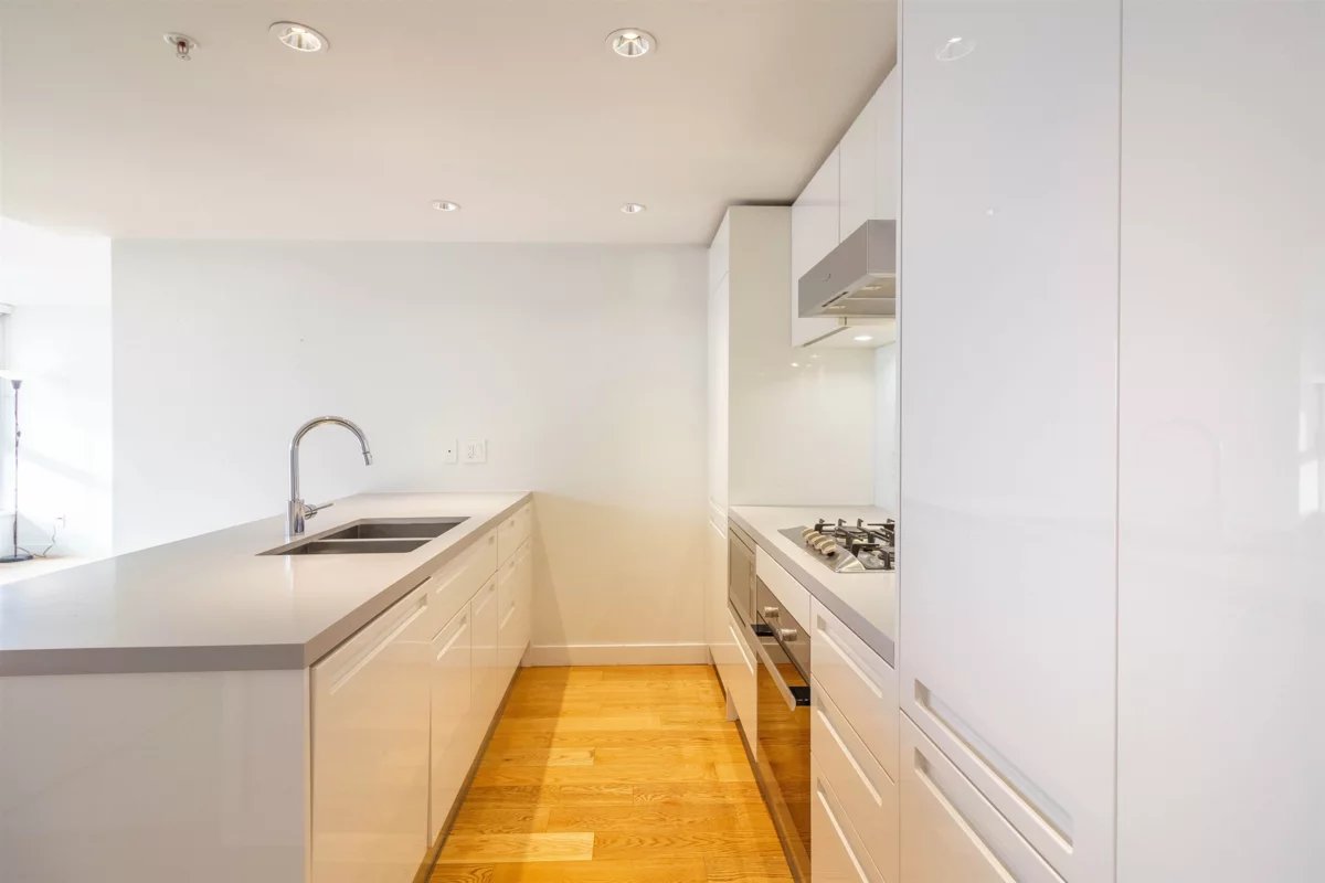 Kitchen Photo of 1810 188 Keefer Street, Vancouver, BC