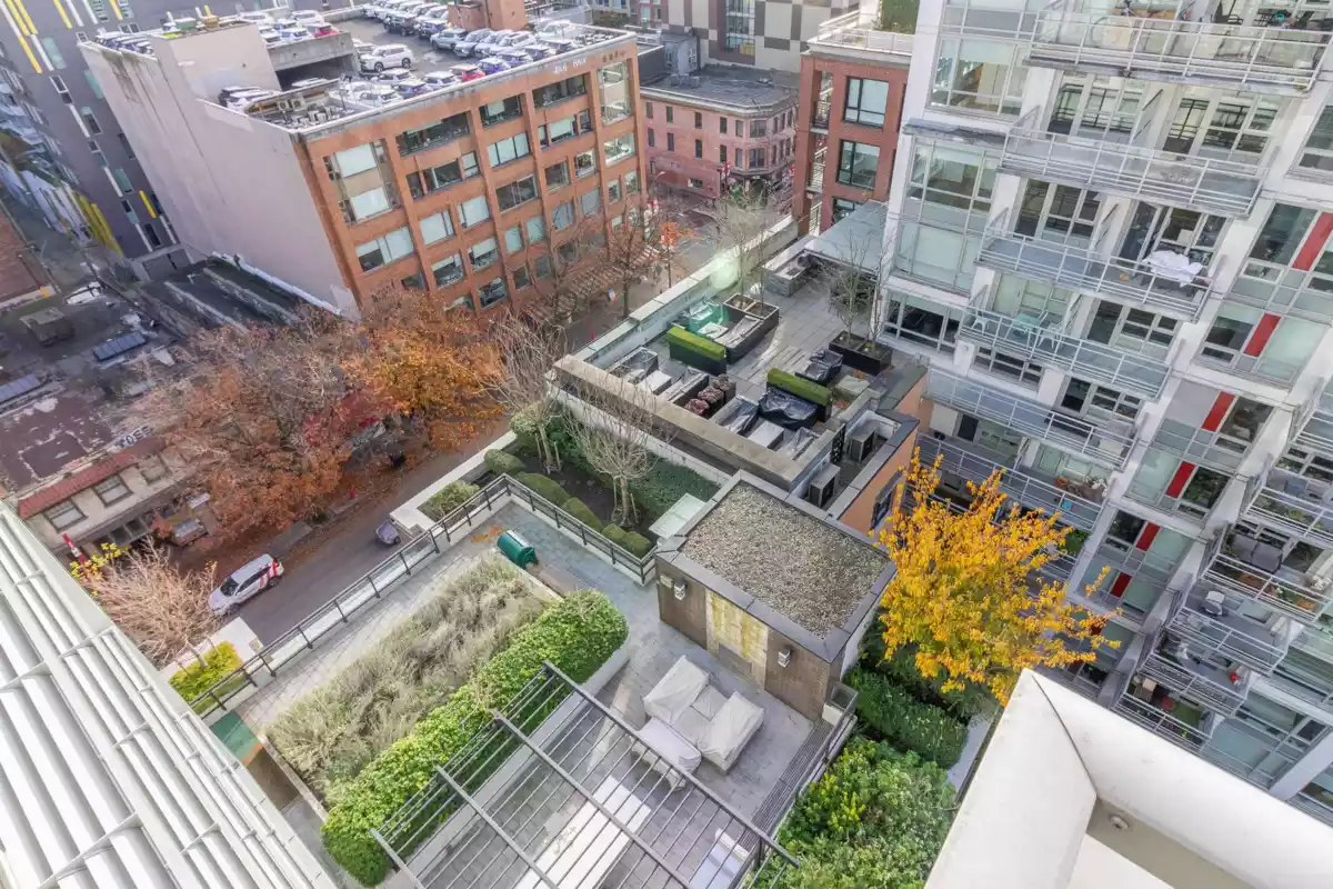 Mudroom Photo of 1810 188 Keefer Street, Vancouver, BC