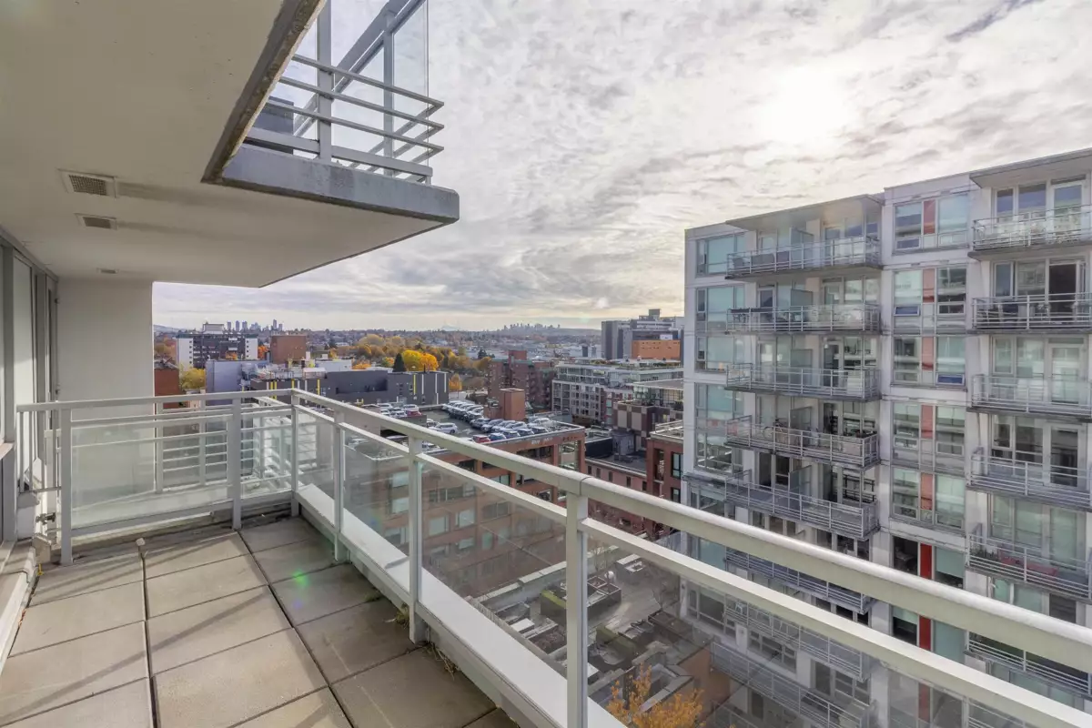 Powder Room Photo of 1810 188 Keefer Street, Vancouver, BC