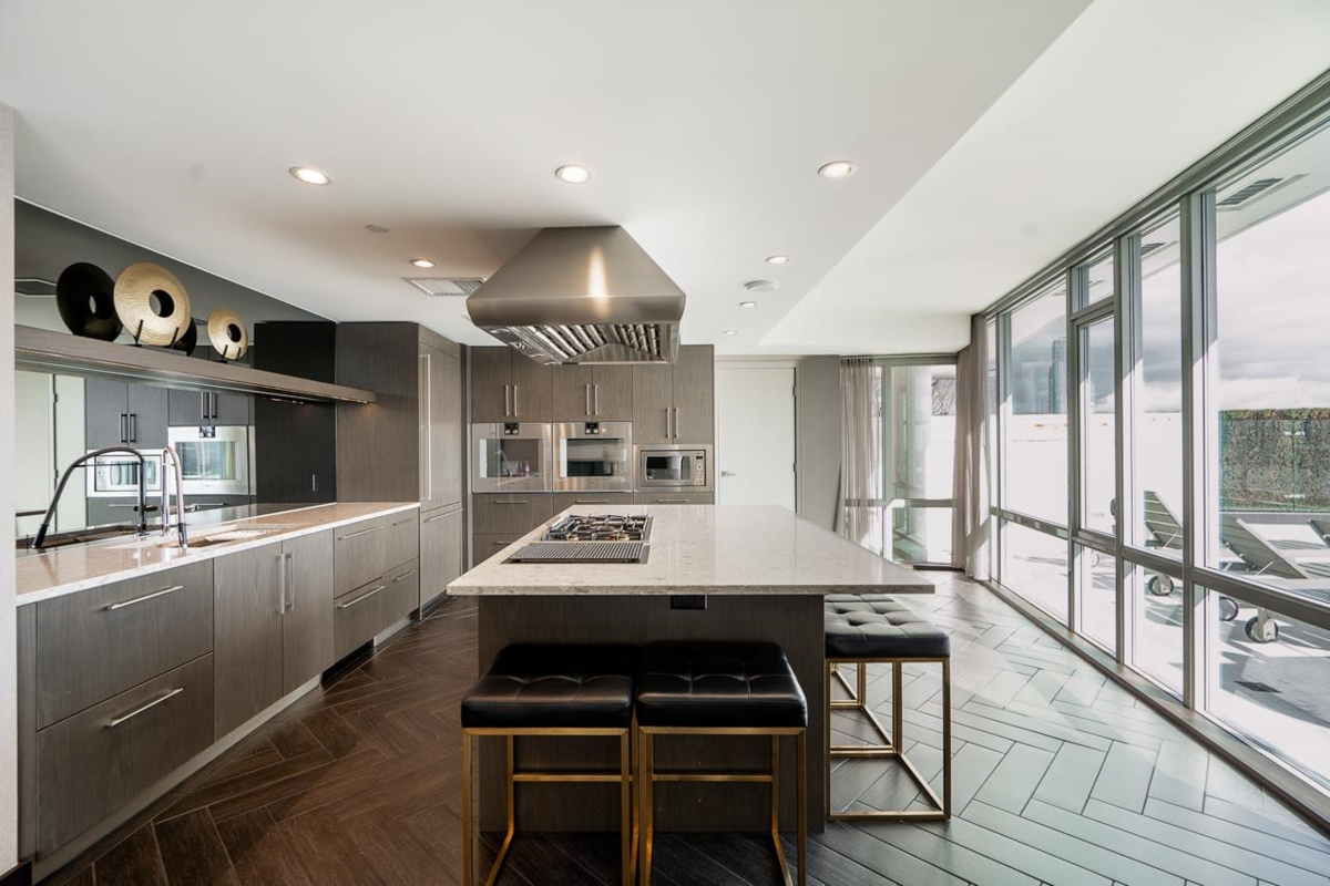 Entry Foyer Photo of 1302 210 Salter Street, New Westminster, BC