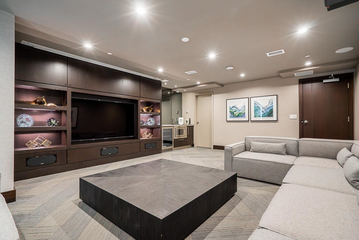 Front Yard Photo of 1302 210 Salter Street, New Westminster, BC