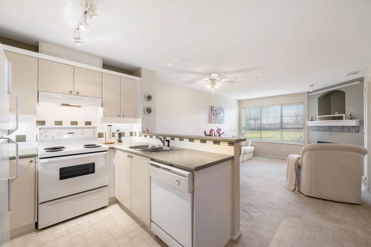 Walk-In Closet Photo of 109 6336 197 Street, Langley, BC